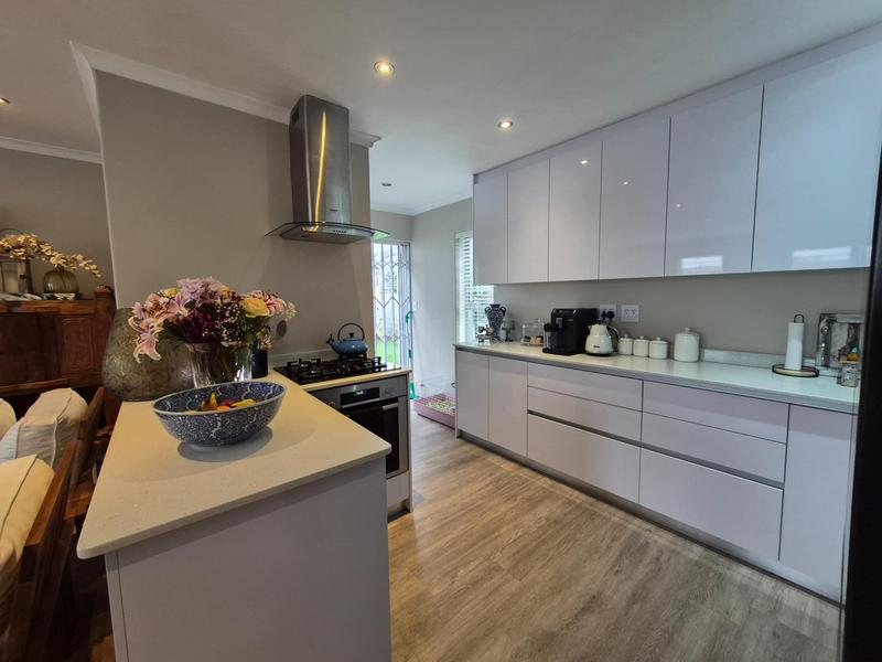 To Let 4 Bedroom Property for Rent in Oude Westhof Western Cape